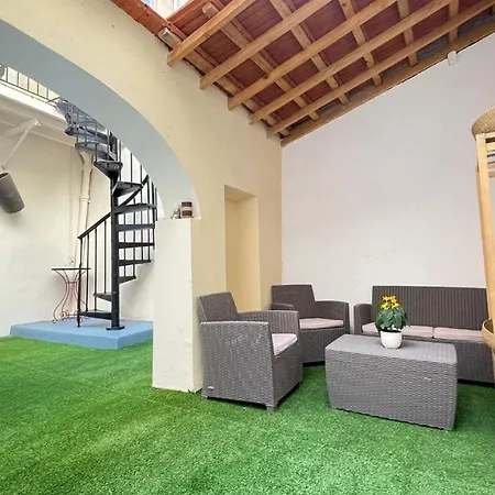 1 Bed With Private Courtyard *