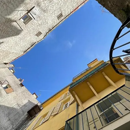 Appartamento 1 Bed With Private Courtyard *