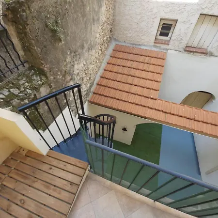 1 Bed With Private Courtyard *