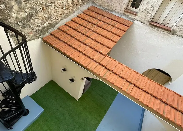 Apartamento 1 Bed With Private Courtyard Antibes